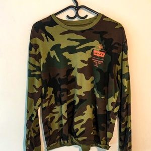Levi's Camo long sleeve